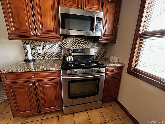 4th image of 551 Emerson Street