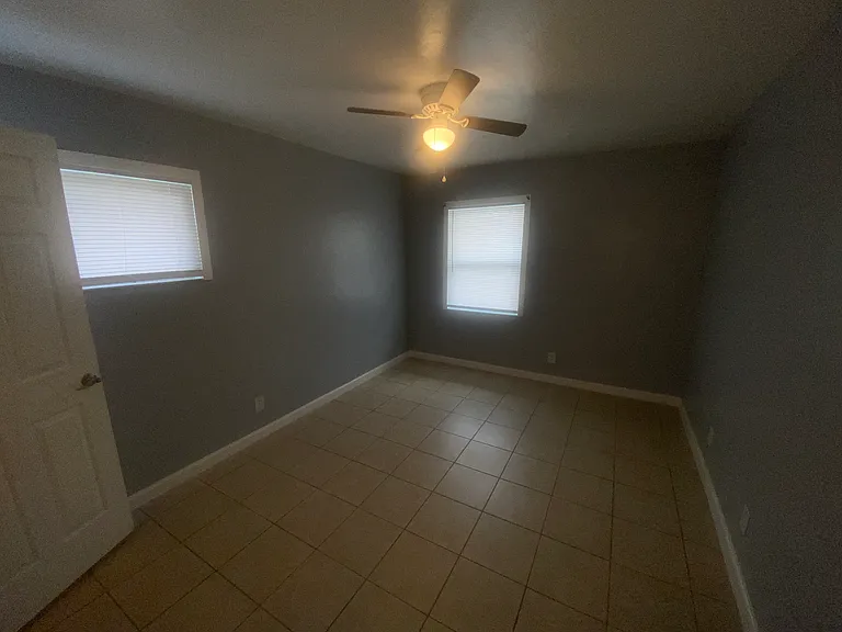 16 NW 21st Pl #16 — Photo 6