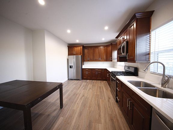 3rd image of 2956 S La Salle Ave