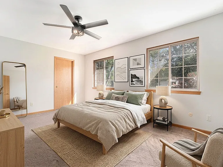 896 Saint Clair St — Photo 11