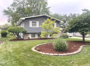 5612 Snowdrop Ln, Lisle, IL 60532