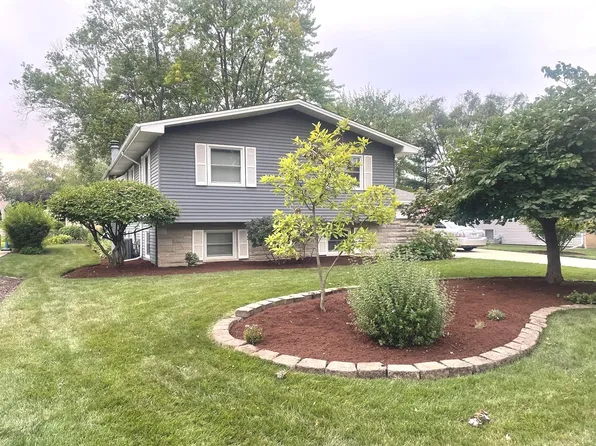 5612 Snowdrop Ln, Lisle, IL 60532