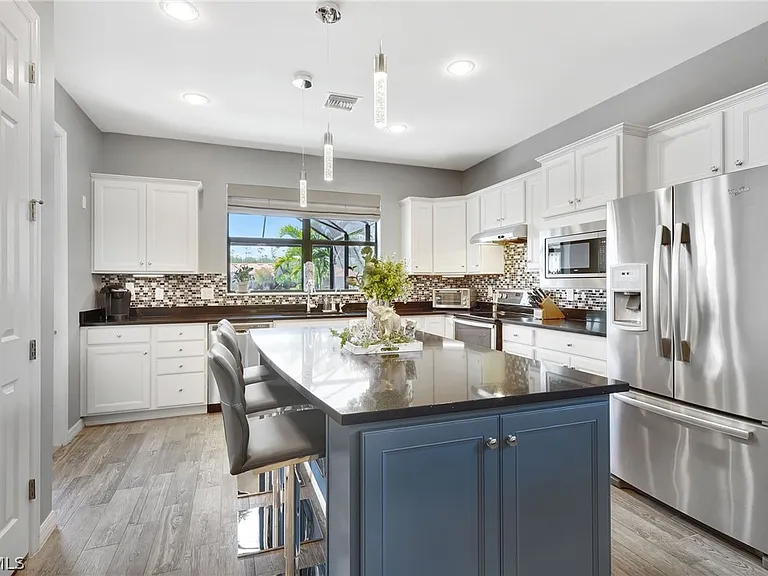 10908 Clarendon St — Photo 12