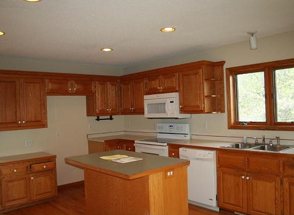 5th image of 12920 Yukon St NW