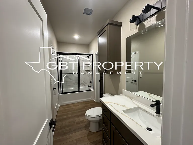 206 S Tucker Ln #2E — Photo 9