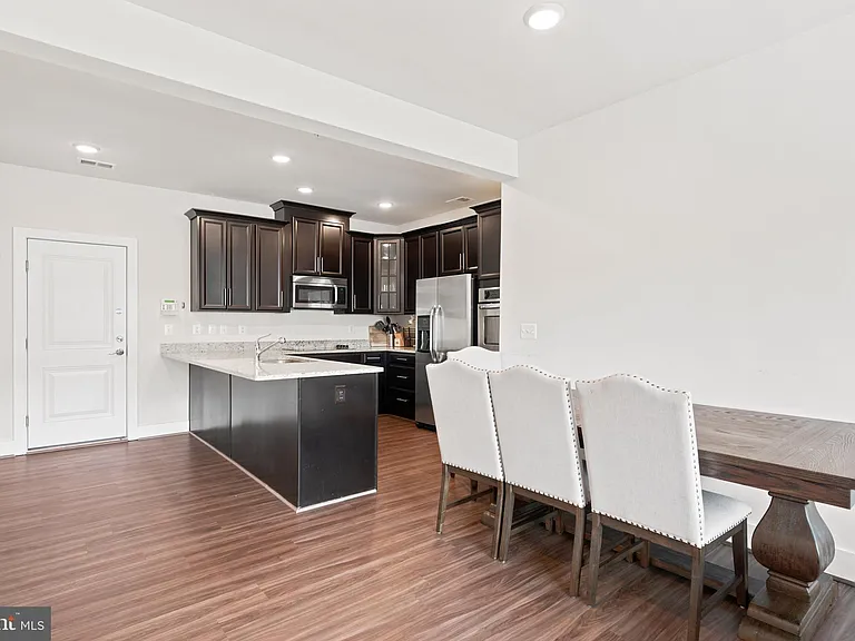 44730 Tiverton Sq — Photo 7