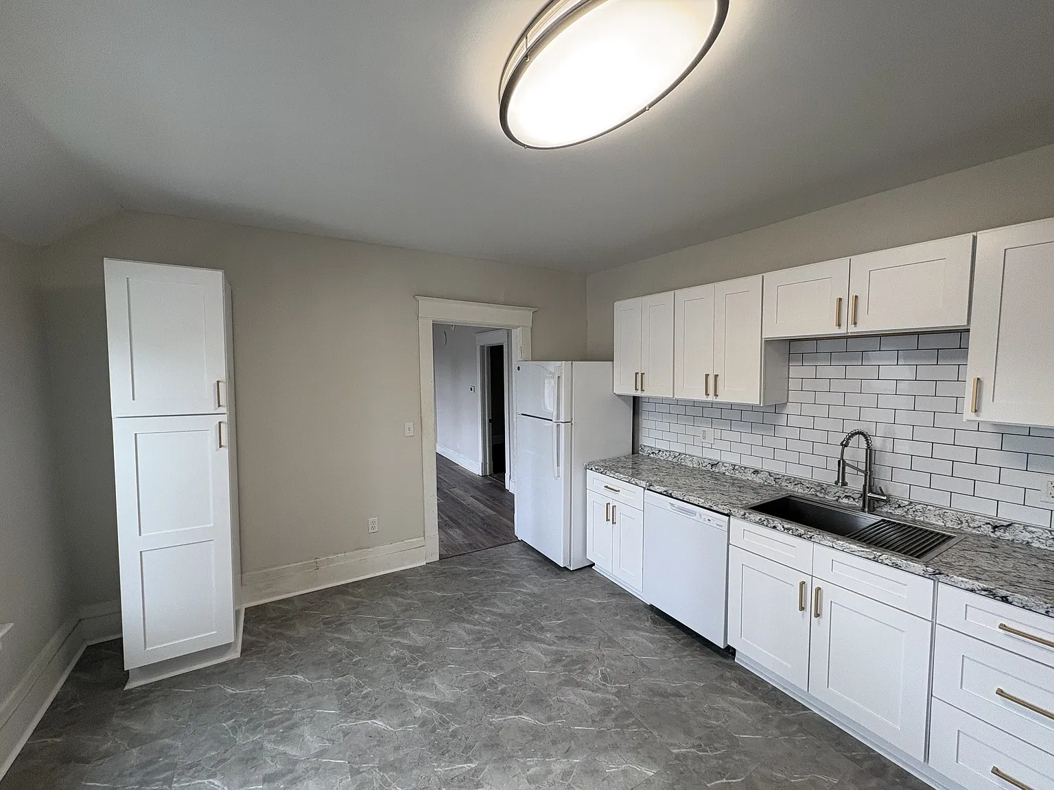 744 Oakland Ave SW — Photo 2