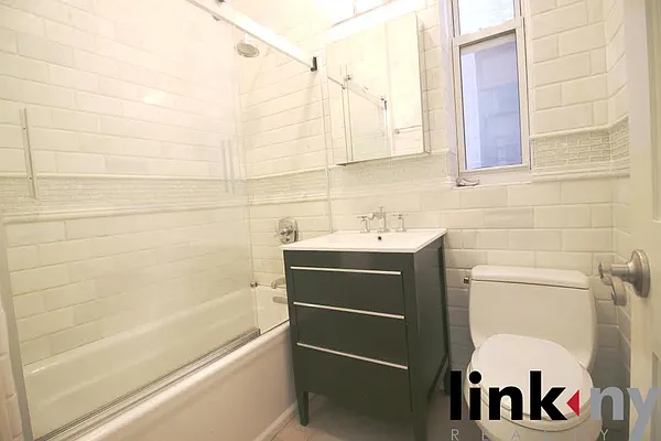 Rented by Link NY Realty | media 20