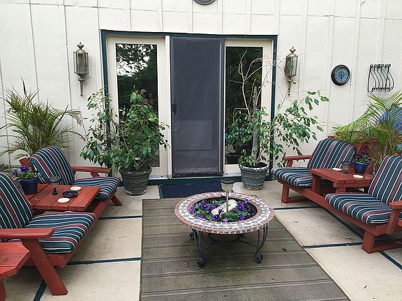  Pool to lobby