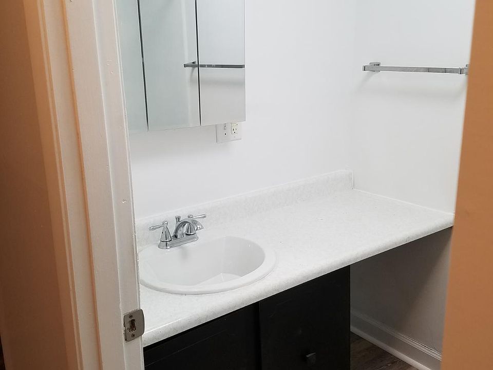 2nd image of 6208 Division Rd