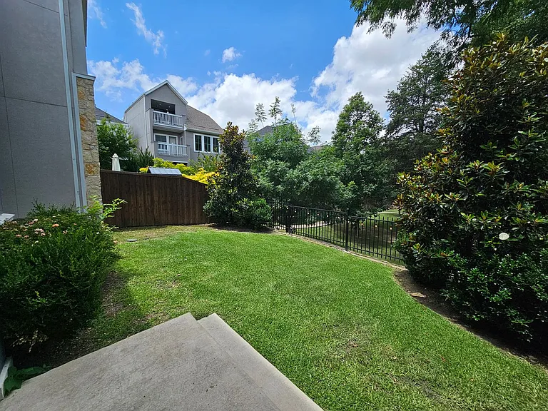 8045 Emerald Rock Dr — Photo 33