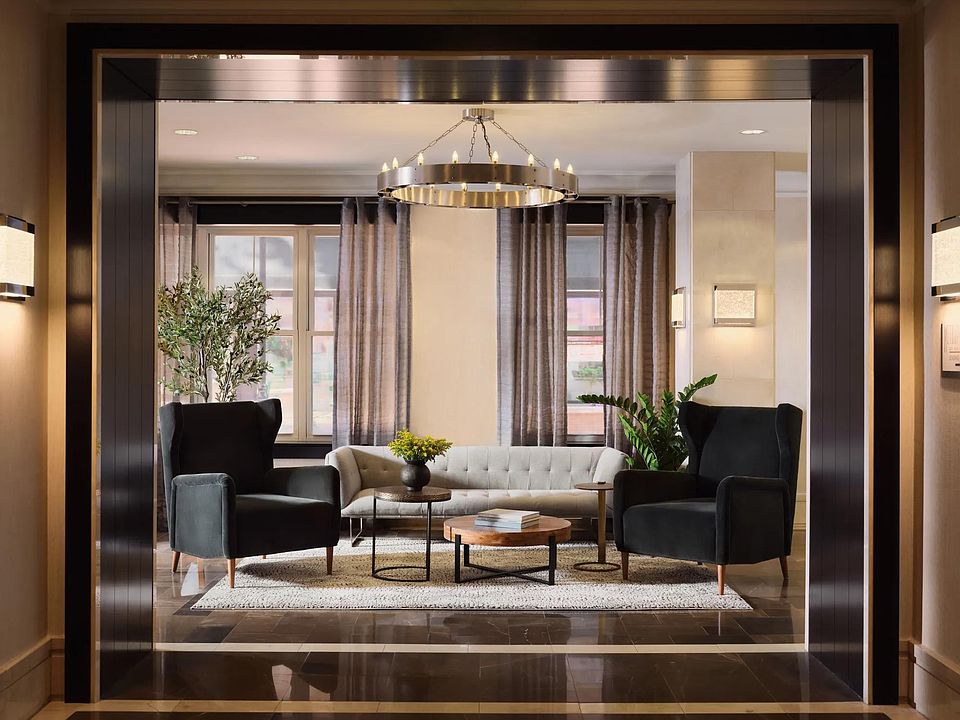Hotel-inspired lobby with comfortable seating at The Metropolitan at 40 Park in Morristown, NJ.