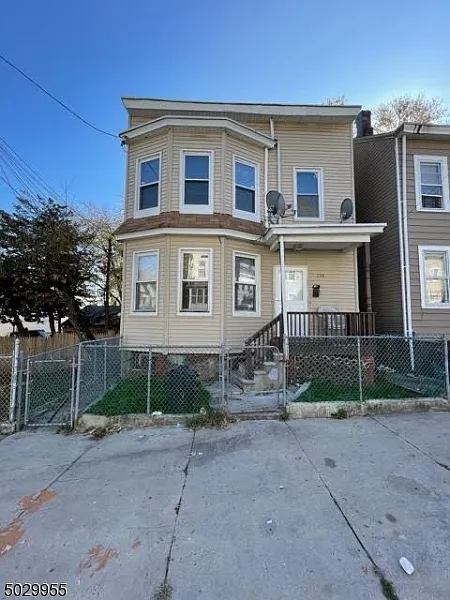 Building Photo 3