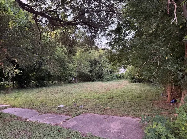 4927 Pecan St, New Orleans, LA 70126