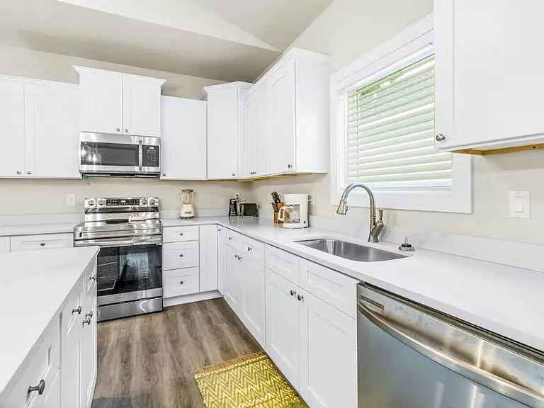 221 N H St — Photo 9