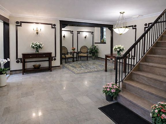 5th image of 1940 Commonwealth Ave APT 17
