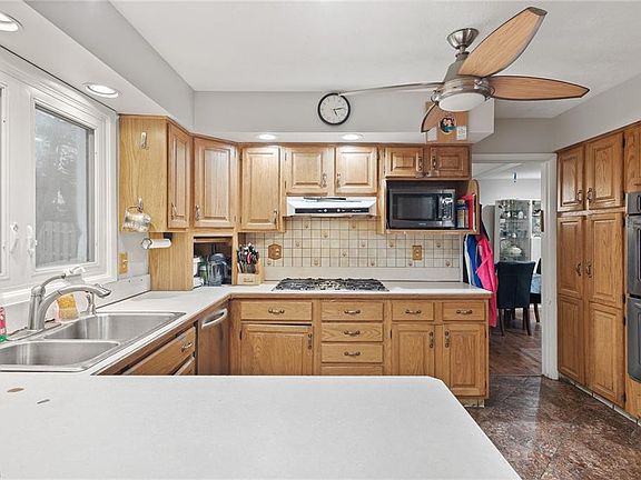 5th image of 2585 Lafayette Dr