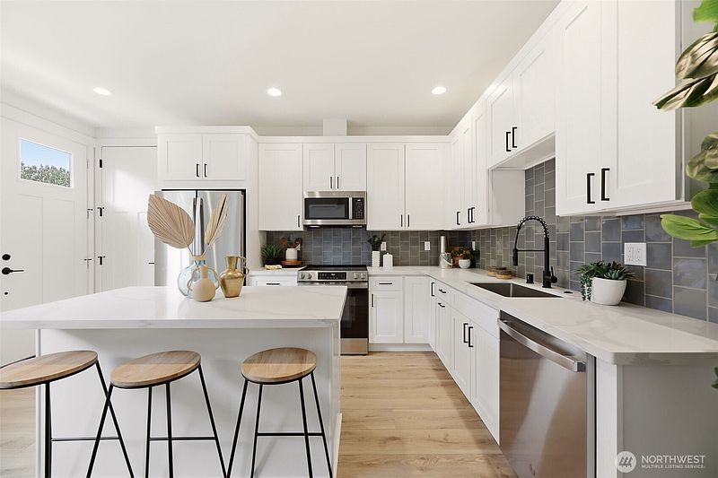 5th image of 1702 Rainier Avenue #B