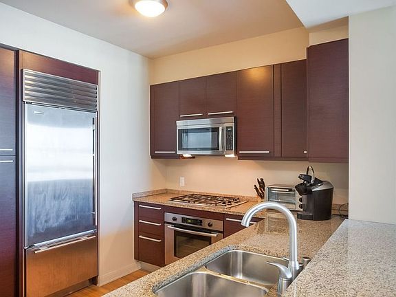 4th image of 425 1st St Unit 901