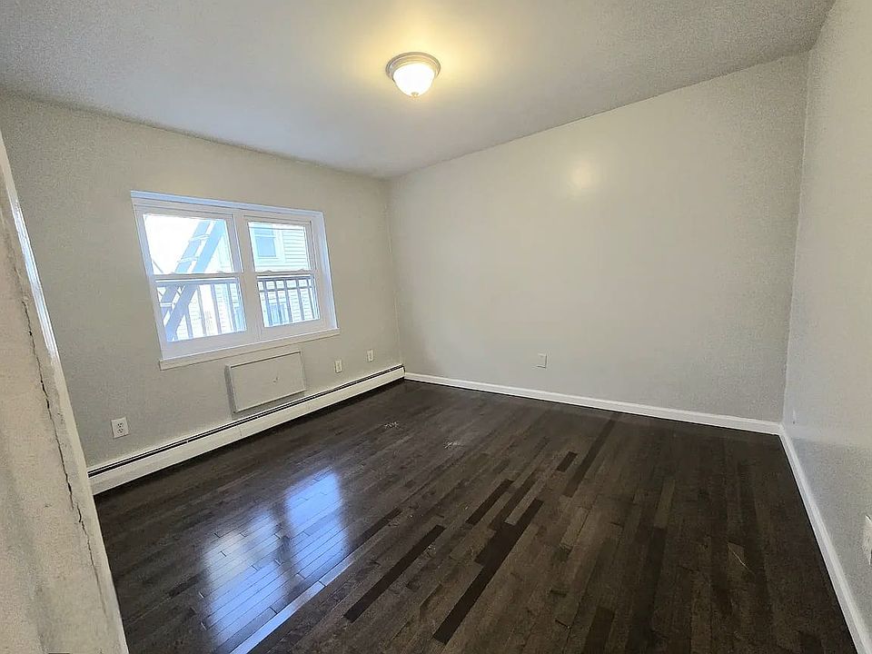2nd image of 479 Roseville Ave APT 11