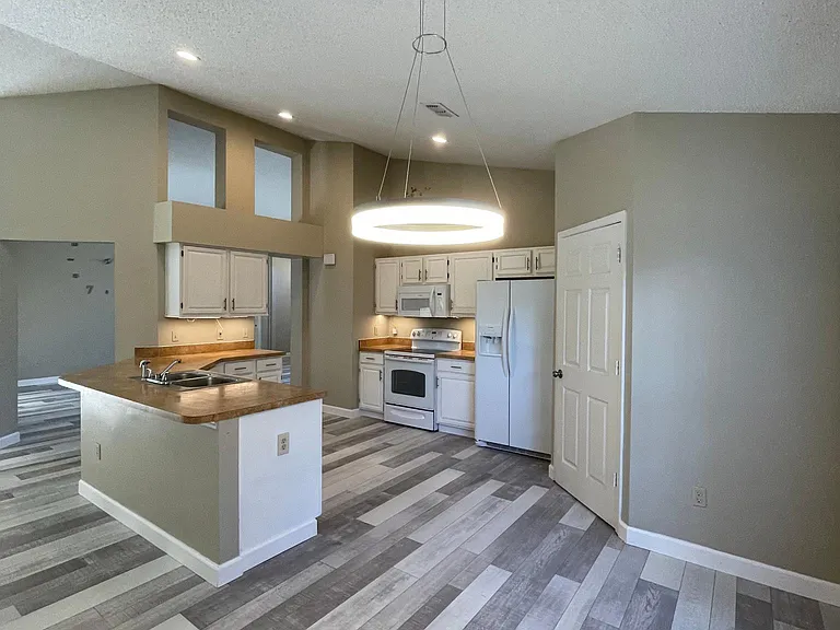9303 Rockrose Dr — Photo 35