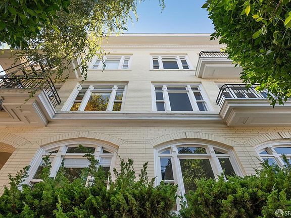 2nd image of 189 Commonwealth Ave APT 3