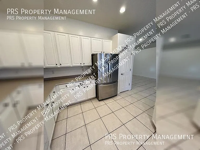 8003 W Clara Ln — Photo 10