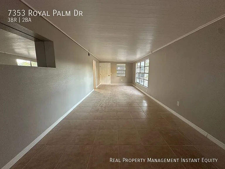 7353 Royal Palm Dr — Photo 11