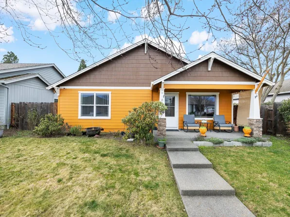 826 Isherwood Dr, Central Pt, OR 97502