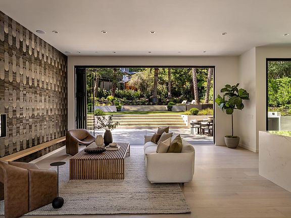 4th image of 105 Oak Avenue