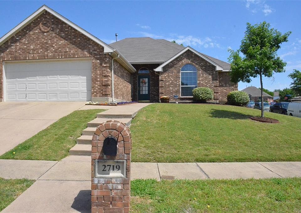 1st image of 2719 Simmons Dr