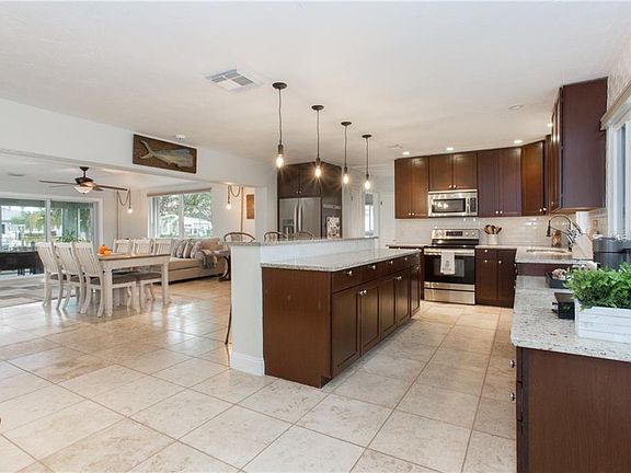4th image of 9511 Sun Isle Dr NE