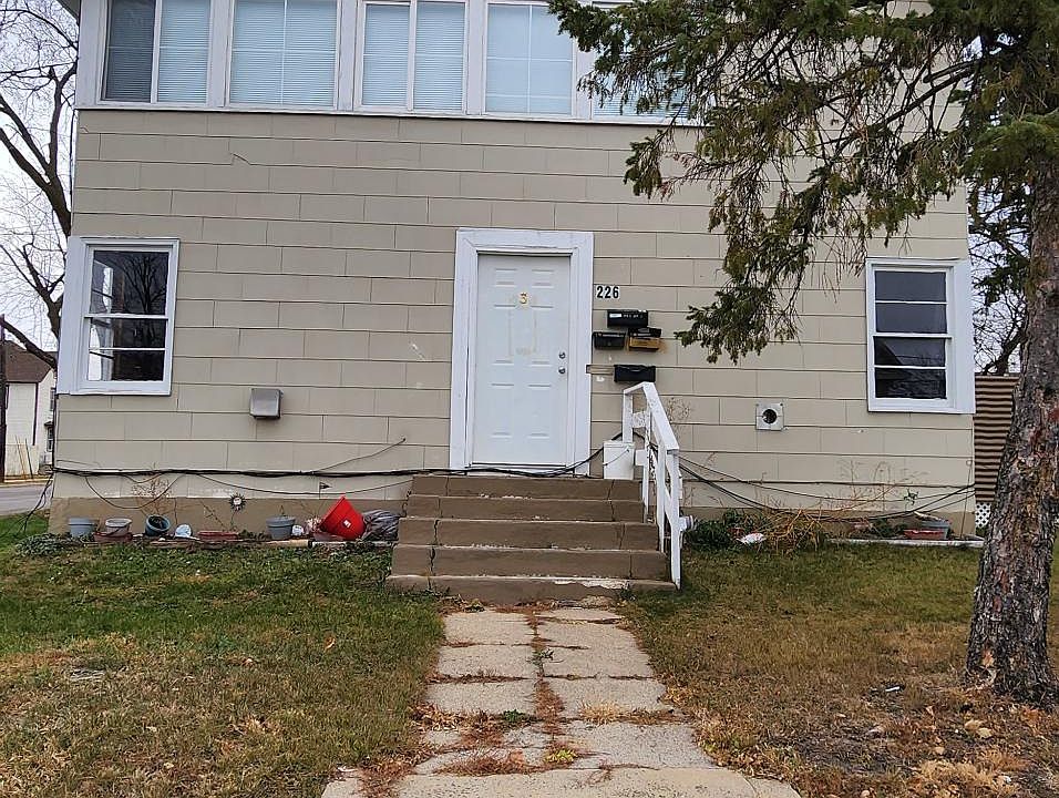 1st image of 226 11th Ave N #3