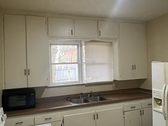 2nd image of 340 W 43rd St