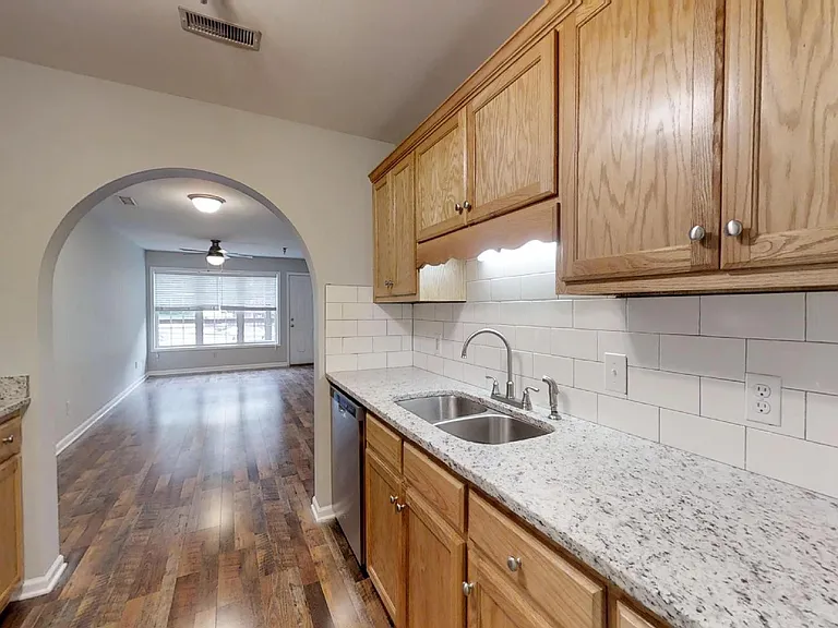 1555 W King St — Photo 19