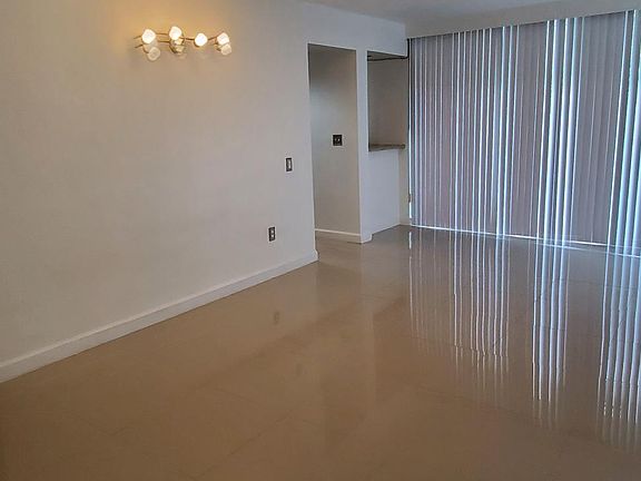 3rd image of 2539 S Bayshore Dr APT 214
