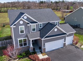 2110 Silver Leaf Dr, Island Lake, IL 60042