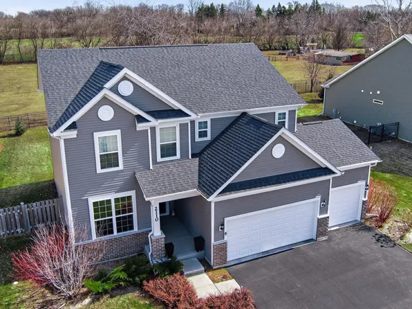 2110 Silver Leaf Dr, Island Lake, IL 60042