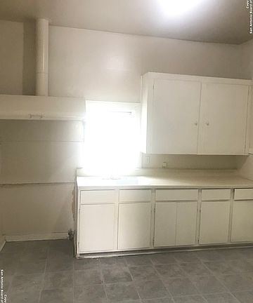 4th image of 2401 Wyoming St