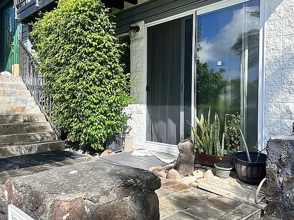 3rd image of 959 Uwao St