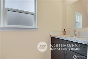 4th image of 602 127th Street S
