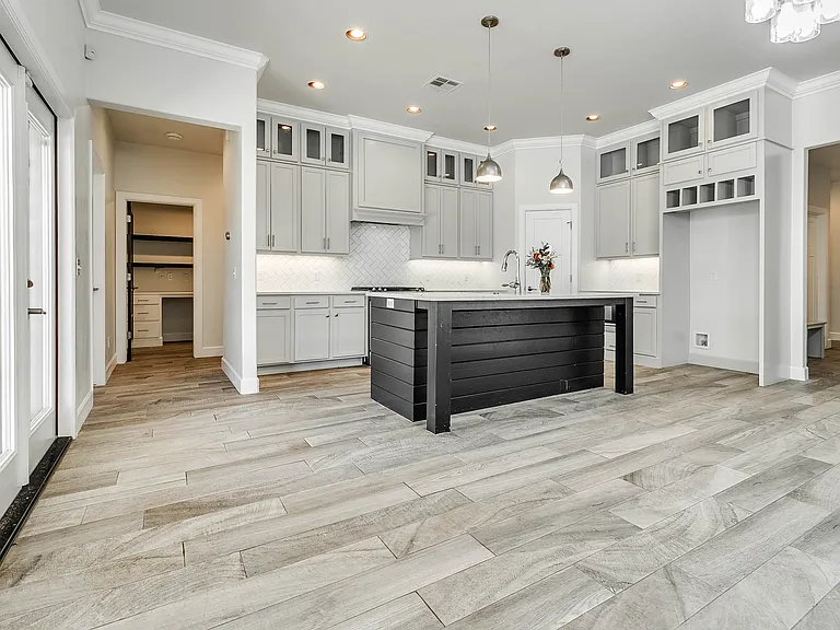 5616 Saint James Pl — Photo 11