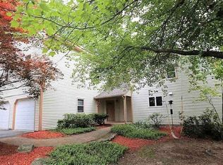 2 Merlin Pl, Londonderry, NH 03053