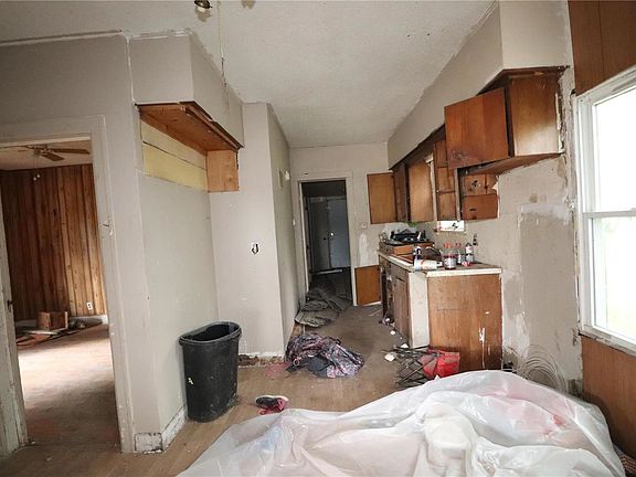 5th image of 155 Minkler Ave