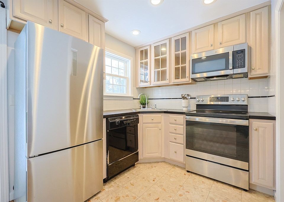 1st image of 75 Sandy Pond Rd Unit 24