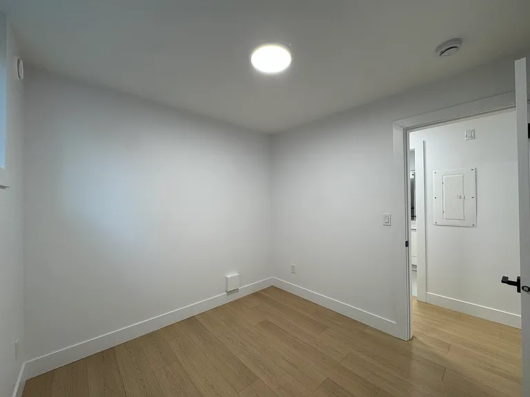4557 Parker St — Photo 13