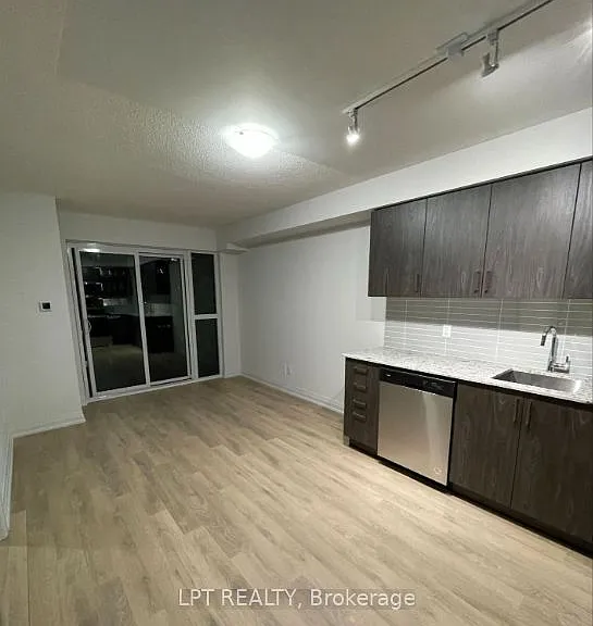 20 Meadowglen Pl #730 — Photo 2
