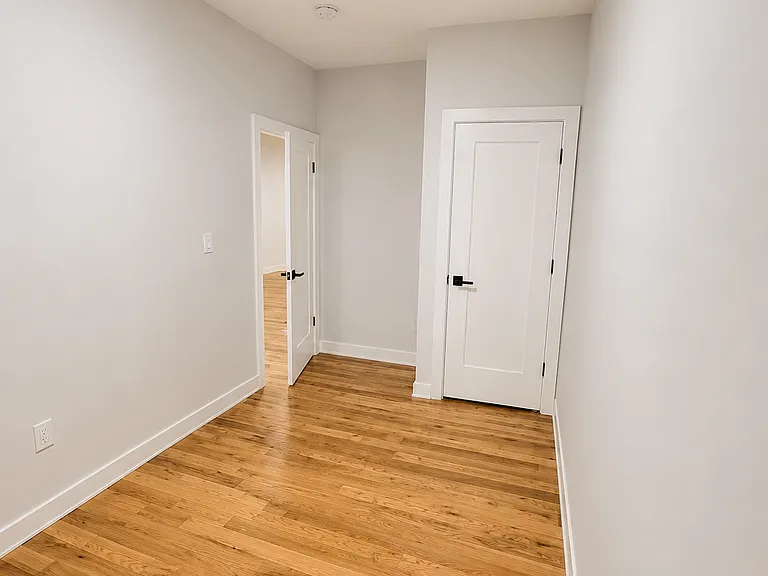 378-379 S 20th St #2R — Photo 4