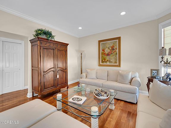 5th image of 407 Edinburgh Place