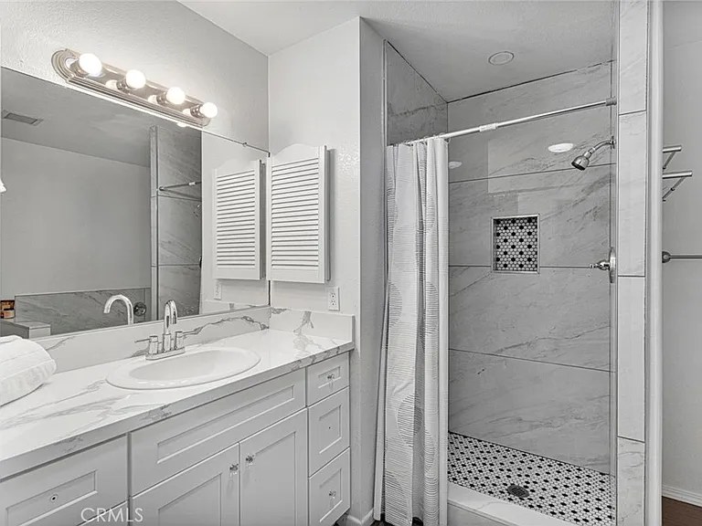 13915 Spring Valley Pkwy — Photo 20